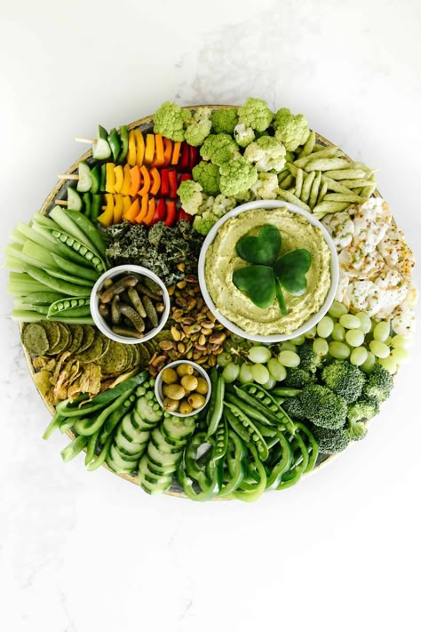 Clean Green Snack Platter with Pesto Hummus | Clean Eats & Treats St Patrick Party Food, St Patricks Food, Graze Board, St Patrick Day Snacks, Pesto Hummus, Green Snacks, Snack Platter, St Patricks Day Food, Treats For Kids