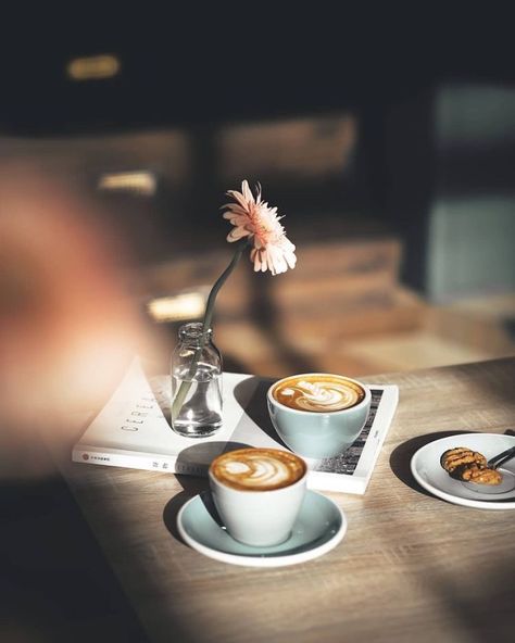 Breakfast Shot, Coffee Market, Brunch Inspiration, Coffee Shop Photography, Coffee Shot, Restaurant Photography, Coffee Shop Aesthetic, Food Graphic Design, Coffee Photos