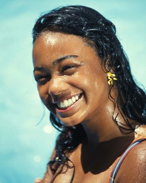 Ms. Ali 👑 #90s #TatyanaAli #BlackWomen #ML3ForTheCulture Tatyana Ali 90s, Tatyana Ali, Curly Hair Drawing, Bible Women, Glam Photoshoot, Brunette Woman, Black Femininity, No Makeup, Girls World