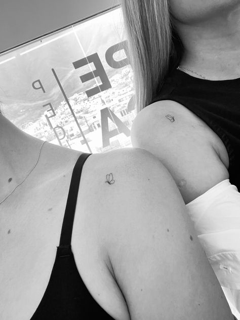 an idea for a tattoo with your best friend Tattoos For Childhood Friends, Childhood Friend Tattoos, Childhood Best Friend Tattoos, Cute Tattoos For Women, Best Friend Tattoos, Friend Tattoos, Matching Tattoos, Tattoo Inspo, Childhood Friends