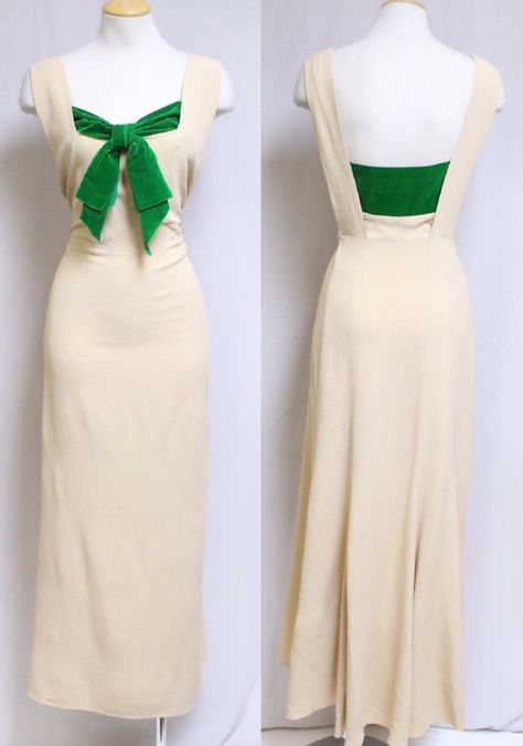 Vintage 1930s Jay Thorpe Crepe Crepe Gown 1930's Dresses, 30s Fashion, Crepe Gown, Free Fashion, 1930s Fashion, Vintage Couture, Historical Dresses, Moda Vintage, Lovely Dresses