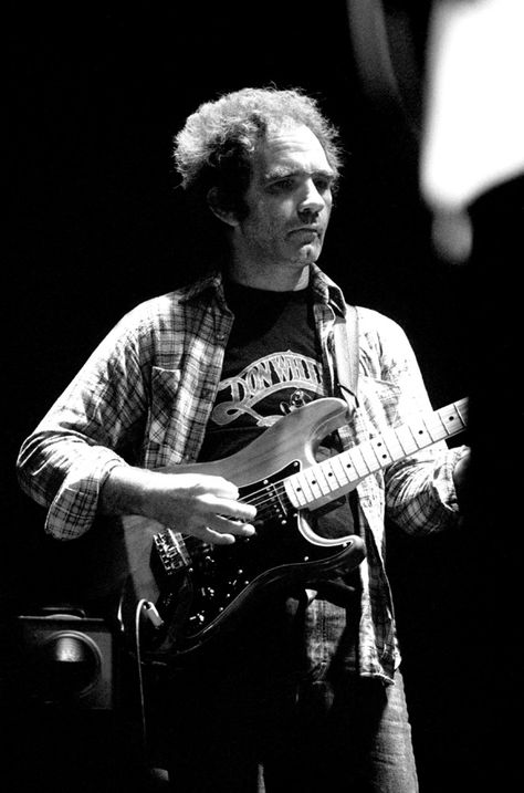 JJ Cale, the singer-songwriter and producer known as the main architect of the Tulsa Sound, died on July 26, 2013. His manager, Mike Kappus, said he died of a heart attack. He was 74. Lisa Robin Kelly, Jj Cale, Healthy Heart Tips, 70s Music, Healthy Heart, Frank Zappa, Paul Walker, Guitar Songs, Eric Clapton