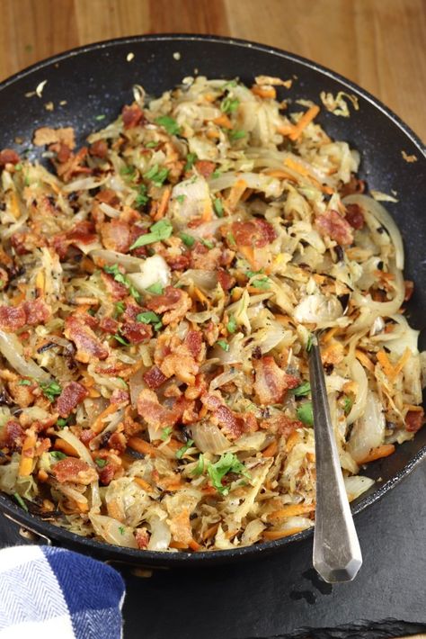 Easy Vegetable Dishes, Fried Cabbage With Bacon, Easy Cabbage Recipes, Cabbage With Bacon, Fried Cabbage Recipes, Bacon Dinner, Fried Chicken Strips, Bacon Fried Cabbage, Bbq Pork Chops