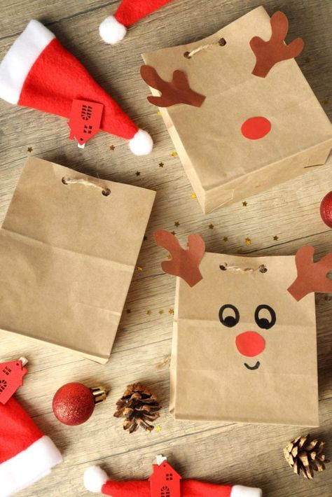 Paper bag reindeer craft for preschoolers Brown Paper Bag Reindeer, Paper Bag Reindeer Craft, Reindeer Paper Bag, Reindeer Clothespin, Rudolph Crafts, Reindeer Handprint, Reindeer Photo, Reindeer Noses, Magic Reindeer Food