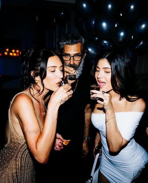 Kylie Jenner Friends, Kylie Jenner Party, Kylie Travis, Anastasia Karanikolaou, Kylie Jenner Pictures, Kylie J, Kylie Kristen Jenner, King Kylie, Jenner Outfits