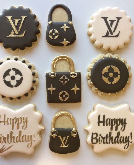 Louis Vuitton Decorations Party, Louis Vuitton Party Theme, Lv Cookies, Louis Vuitton Cookies, Louis Vuitton Torte, Louis Vuitton Birthday Party, Chanel Cookies, Louis Vuitton Birthday, Louis Vuitton Cake