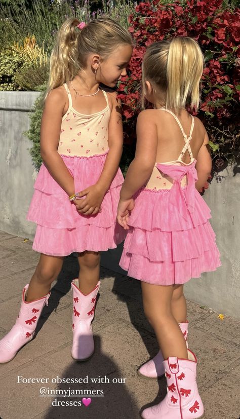 Cute Twin Outfits, Mommy Core, Emily Engstler, Busby Family, Dream Future, Moms Goals, Cute Twins, Twin Outfits, Dream Family