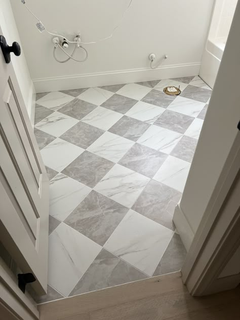 Bathroom Tile Checkered, Small Bathroom Ideas Flooring, Vintage Bath Floor Tile, Checkered Powder Room Floor, Grey And White Checkered Floor Laundry Room, White Bathroom Gray Floor, Distressed Checkered Floor, Harlequin Floor Laundry Room, Tile Ideas For Kitchen Floor