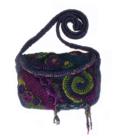 freeformbag Wild Berries, Crochet Shoulder Bag, Form Crochet, Crochet Bags Purses, Freeform Crochet, Crochet Bracelet, Irish Crochet, Art Textile, Crochet Purses