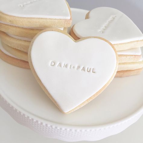 #Personalised #wedding #sugar #cookies Engagement Party Cookies, Wedding Sugar Cookies, Biscuit Wedding Favours, Wedding Biscuits, Thank You Cookies, Cookie Wedding Favors, Engagement Celebration, Engagement Cakes, Wedding Cookies