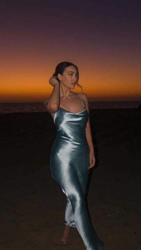 Beach Photo Inspiration, Beach At Night, Beach Night, Fun Photoshoot, Summer Photoshoot, Beach Photography Poses, Photoshoot Dress, Zara Dress, Beach Poses