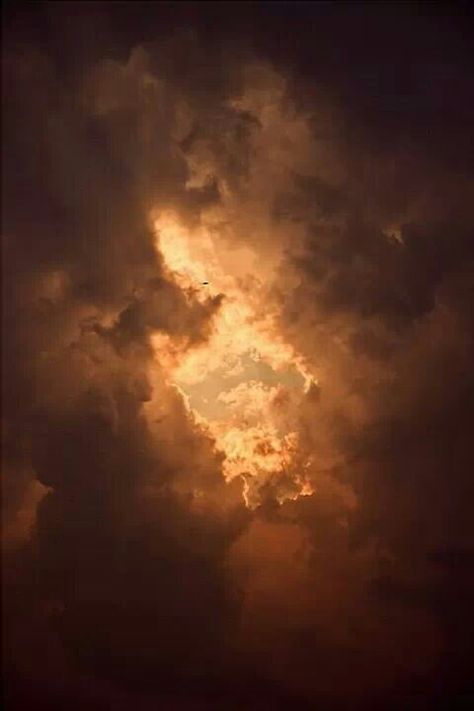 I see the light Light Coming Through Clouds, Light Shining Through Clouds, Flex Background, Paul Bennett, Cloud Photography, I Saw The Light, Storm Clouds, Sky And Clouds, Cool Pools