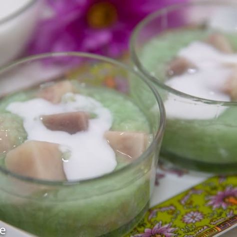 Taro Pudding (Che Khoai Mon) - Instant Pot Recipe #RunAwayRice #AsianRecipe #VietnameseRecipe #VietnameseFood #VietDish #InstantPotRecipe #InstantPotCooking #InstantPot #TaroPudding #CheKhoaiMon #RicePudding #TaroRicePudding Taro Pudding, Taro Recipes, Vietnamese Desserts, Taro Root, Vietnamese Dessert, Healthy Asian, Creamy Pudding, Instant Pot Recipe, Stove Top Recipes