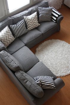 New house couch. Gray Couch, Cushion Ideas, Grey Couch, Grey Sofa, Grey Sectional, Bantal Sofa, Gray Sofa, Couch Throw Pillows, Sofa Cushion