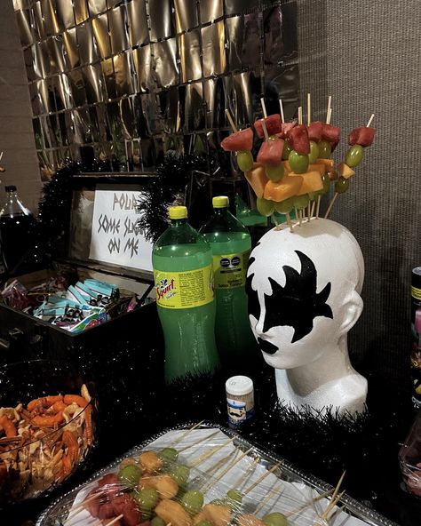 Rock And Roll Party Decorations Ideas, Black Metal Birthday, Glam Rock Party Theme, Rock And Roll Halloween Party, Grunge Bday Party, Heavy Metal Theme Party, Glam Rock Party Decorations, Heavy Metal Party Decorations, Tattoo Party Ideas For Adults