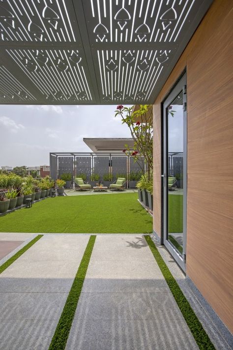 The House Comes Across As A Geometrical Riot | K.N.Associates - The Architects Diary Terrace Seating Ideas, Terrace Ideas Modern, Ideas For Terrace, Bungalow Terrace, Terrace House Interior Design, Luxury Terrace, Terrace Seating, Bungalow Architecture, Architecture Indian