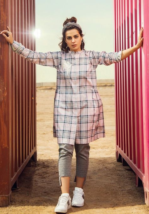 Check Print Kurti Designs, Printed Kurti Designs, College Dress, Eastern Fashion, Iqra Aziz, Pakistani Fashion Casual, Gaun Fashion, Pakistani Celebrities, Stylish Short Dresses