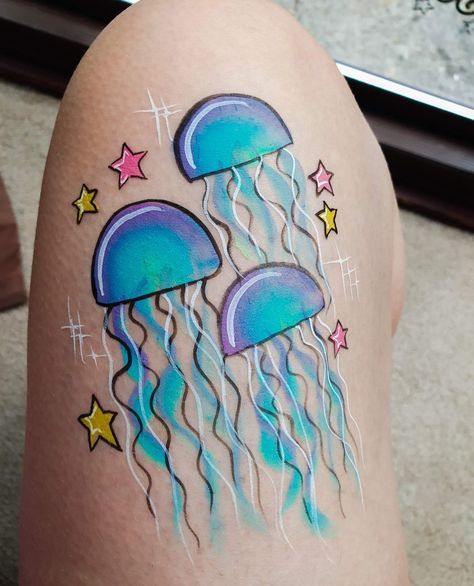 Jellyfish Face Painting, Face Painting Sea Theme, Narwhal Face Paint, Jelly Fish Face Painting, Under The Sea Face Painting Easy, Seashell Face Paint, Sea Creatures Face Painting, Sea Creature Face Paint, Starfish Face Paint