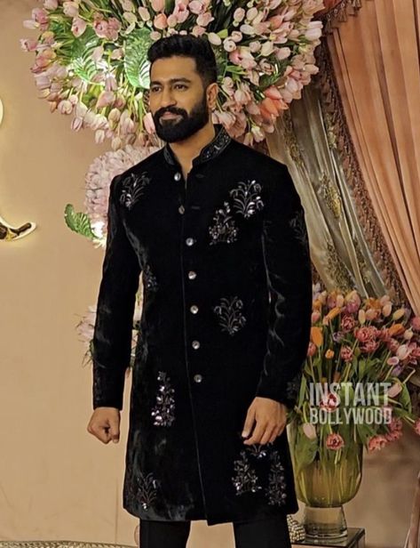 Hand Work Tuxedo For Men, Sangeet Dress For Groom, White Wedding Suits For Men, Casual Wedding Suit, Indo Western Dress For Men, Reception Suits, Jodhpuri Suits, Mens Fashion Fall Outfits, Indian Wedding Clothes For Men