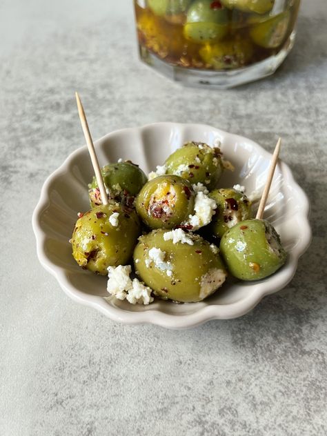 Dinner Party Canapes, Simple Healthy Snacks Quick, Cute Party Appetizers, Elevated Appetizers, Seasoned Olives, Fancy Appetizers For Party, Stuffed Olives Recipe, Dinner Party Snacks, Healthy Appetizers For Party