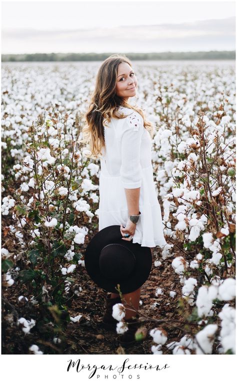 Cotton Photoshoot, Cotton Field Photography, Best Photography Logo, Field Pictures, Cute Senior Pictures, Ideas For Photography, Person Photography, Cotton Pictures, Flowers Field