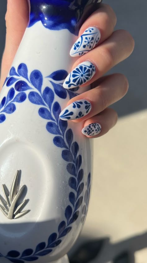 Almond Talavera Nail art, white nails, blue nails, summer vacation nail idea, tile design, alcohol tequila nails Mexican Nails, Blue And White Nails, Almond Nail Art, Nail Polish Ideas, Polish Ideas, Funky Nails, Minimalist Nails, Fancy Nails, Chic Nails