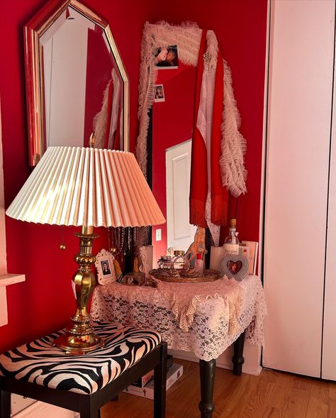 It’s a whole new (red) bedroom by me for me love, me ❤️💋🌹❣️🍓👠🍒🌶️❤️�‍🔥 #red #redaesthetic #redroom #redbedroom #vintage #girlybedroom Red Room Ideas Aesthetic, Red Decor Bedroom, Red Pink Bedroom, Pink And Red Room, Red And Pink Bedroom, Red Velvet Aesthetic, Velvet Aesthetic, Red Bedroom, Rock House