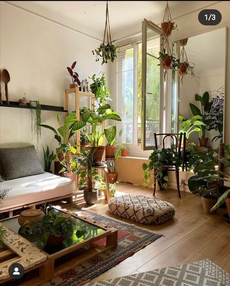 Manifesting Apartment, Apartamento New York, Modern Mansion Interior, Living Room Plants Decor, Mansion Interior Design, Warehouse Living, High Ceiling Living Room, Plant Room, Country Cottages