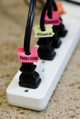 smart. Bread Tags, Casa Clean, Diy Projektit, College Apartment Decor, Organisation Hacks, Cord Organization, College Apartment, 200 Calories, Diy Hacks