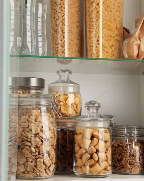 Pantry Containers, Glass Pantry, Kitchen Jars, Plastic Container Storage, Inflammatory Foods, Pantry Items, Glass Food Storage, Glass Food Storage Containers, Kitchen Pantry