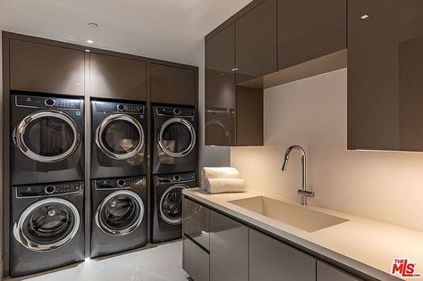 Fancy Apartment, Walnut Doors, Laundry Room Layouts, Modern Laundry Rooms, Luxury Penthouse, Cute House, Luxury Homes Dream Houses, Dream House Interior, Laundry Room Design