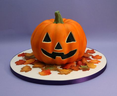 Pumpkin Cake Design, Samhain Ideas, Spooky Cakes, Ideas For Halloween Party, Jack O Lantern Cake, Pumpkin Shaped Cake, Scary Halloween Cakes, Halloween Pumpkin Cake, Halloween Torte