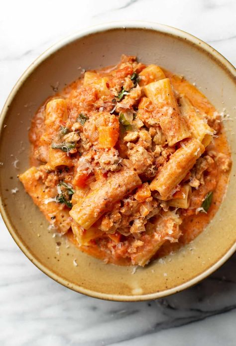 This tasty ground turkey pasta recipe makes a big batch, so you can enjoy a hearty pasta any time! It's like a lighter version of Bolognese, and this simple meaty tomato sauce is ready fast. Ground Turkey Pasta Recipes, Tomato Sauce For Pasta, Ground Turkey Casserole, Turkey Sauce, Ground Turkey Pasta, Turkey Bolognese, Sauce For Pasta, Easy Pasta Sauce, Turkey Pasta