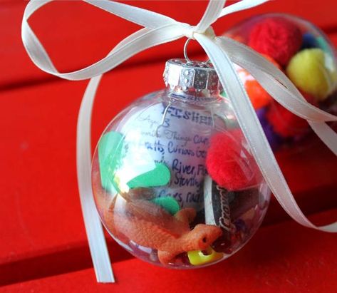 DIY: Time Capsule Ornament - Wee Westchester Time Capsule Ornament, Diy Time Capsule, Keepsakes For Kids, Christmas Ornaments Diy Kids, Ornaments Diy Kids, Clothing Keepsake, Keepsake Ideas, Kids Christmas Ornaments, Globe Ornament