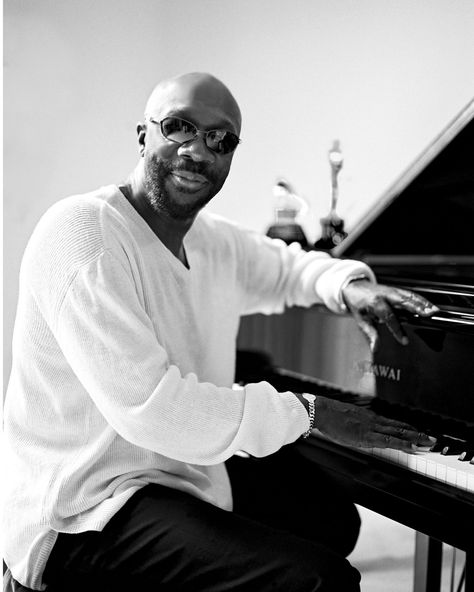 Isaac Hayes Isaac Hayes, Soul Singers, Bald Men, Black Celebrities, Black Music, Rhythm And Blues, First Tv, I Love Music, Music History