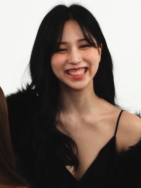 Mina twice smile Twice Mina, Myoui Mina, Selfie Ideas Instagram, Japanese Women, Girls In Love, My Only Love, Sweet Girls, Hairstyles With Bangs, Face Claims