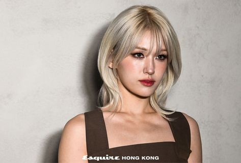 Color Trends For 2023, Blonde Singer, Korean Film, Korean Market, Haircut For Square Face, Asian Skin, Korean Hair Color, Blonde Bangs, Blonde Hair With Bangs