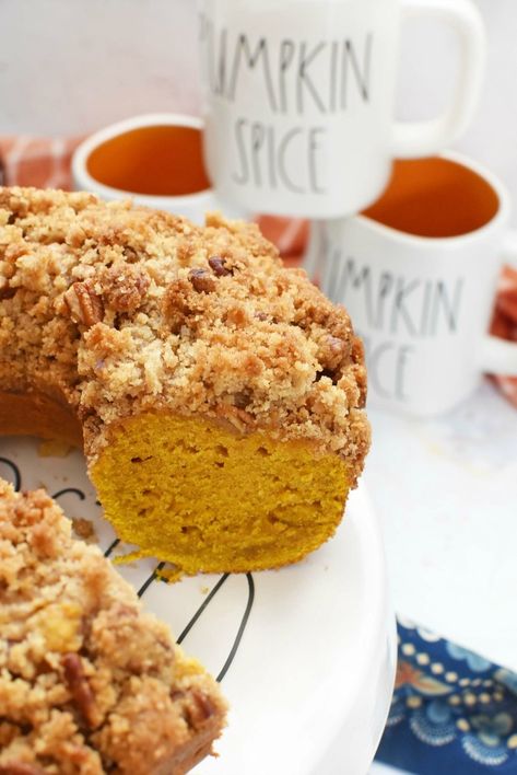 A fall dessert that celebrates the flavors of of the season. This pumpkin coffee cake features an easy streusel topping. Streusel Bundt Cake, Bundt Coffee Cake, Coffee Cake Bundt, Pumpkin Streusel, Pumpkin Bundt, Streusel Coffee Cake, Pumpkin Bundt Cake, Pumpkin Coffee Cakes, Cake Mug