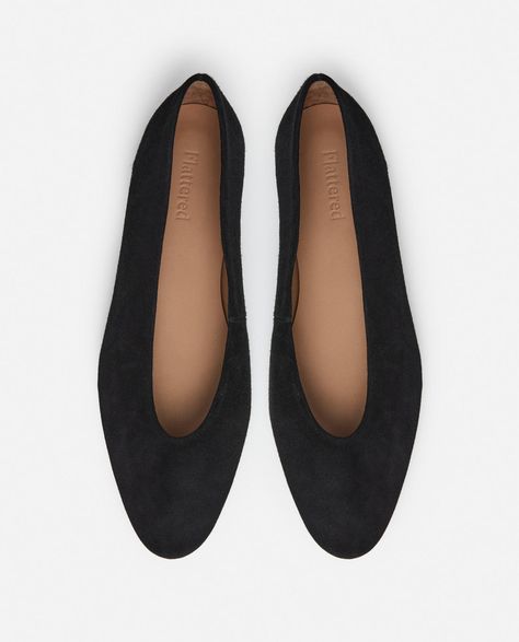 Polished Aesthetic, Black Ballet, Almond Shaped, Black Ballet Flats, Fall Accessories, Clean Shoes, Fall Shoes, Ballerina Flats, V Cut