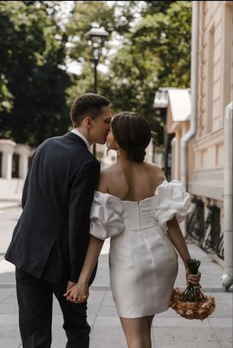 Short Wedding Dress Photoshoot, Civil Wedding Pictures, Casual Wedding Dress Courthouse, Civil Wedding Photoshoot, Civil Wedding Photos, Marriage Photoshoot, Elegant Engagement Photos, Engagement Photo Dress, Courthouse Wedding Photos