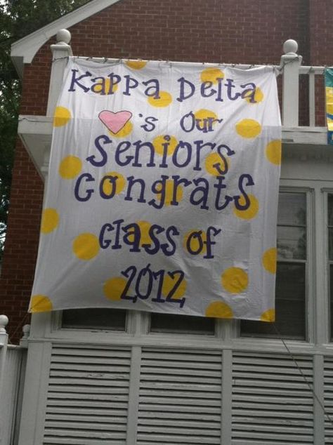 very cute for senior sendoff Adpi Recruitment, Pr Ideas, Gamma Sigma Sigma, Banner Inspiration, Senior Week, Senior Banner, Delta Zeta Sorority, Kappa Delta Sorority, Sorority Banner