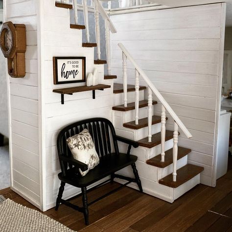 Farmhouse Dollhouse Diy, Victoria's Farmhouse Dollhouse Interior, Dollhouse Bathroom Ideas, Dollhouse Entryway, Magnolia Dollhouse, Victorias Farmhouse, Entry Farmhouse, Dollhouse Walls, Farmhouse Finishes