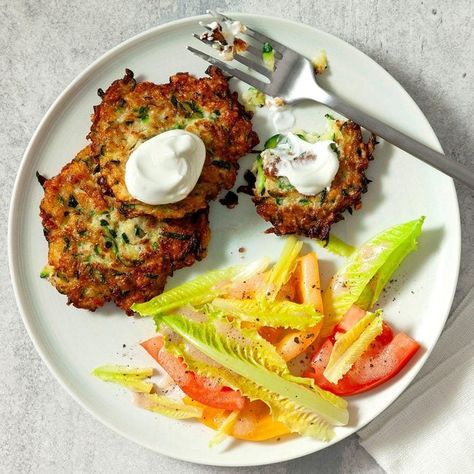 Zucchini Latkes Zucchini Latkes, Frying Pan Recipes, Zucchini Cakes, Hanukkah Recipes, Recipes Vegetables, Shabbat Dinner, Matzo Meal, Hanukkah Food, Savory Pancakes