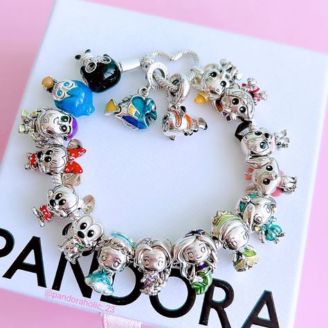 Disney Pandora Bracelet, Charms Disney, Disney Pandora, Pandora Bracelet Charms Ideas, Girly Bracelets, Pandora Bracelet Designs, Barbie Printables, Pandora Jewelry Charms, Disney Charms