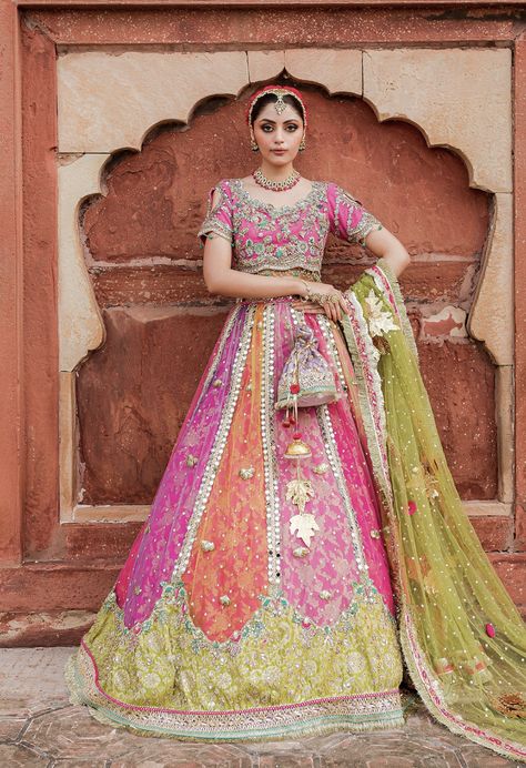 Green Dupatta, Mehndi Outfits, Net Blouse, Colored Mirror, Resham Work, Net Blouses, Bridal Outfit, Net Lehenga, Silk Lehenga