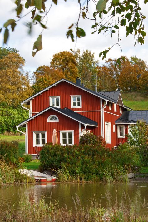 Fisherman's Cottage, Houses Beautiful, Scandinavian Houses, Color House, Red Houses, Red Cottage, Cottage Cabin, Swedish House, Hus Inspiration