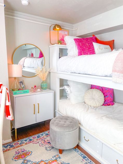 Preppy Bedrooms, Preppy Dorm Room Decor, Preppy Bedroom Ideas, Preppy Rooms, Pretty Dorm Room, Sorority Room, Preppy Room Ideas, Preppy Dorm Room, Preppy House