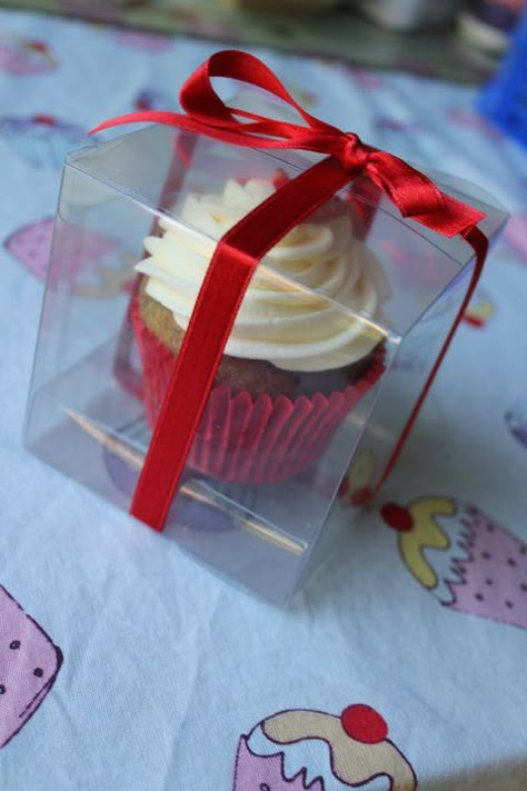 Boxed Cupcake Prom Campaign, Colored Candy Apples, Thank You Cupcakes, Food Delivery Packaging, Bunny Bread, Bake Sale Packaging, Cupcake Packaging, Cupcake Container, Cupcake Gift