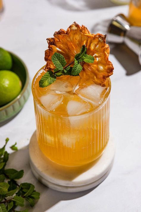 Ginger Beer Pineapple Mocktail, Pineapple Ginger Mocktail, Mocktail With Ginger Beer, Fancy Mocktail, Ginger Beer Mocktail Recipe, Pineapple Mocktails, Simple Mocktails, Ginger Mocktail, Pineapple Beer