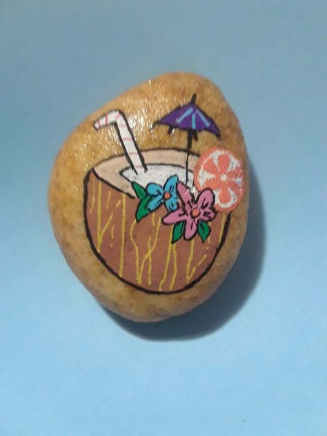 Coconut painted rock drink Tropical Rock Painting, Hawaii Painted Rocks, Hawaiian Painted Rocks, Tropical Painted Rocks, Coconut Painting Ideas, Summer Painted Rocks, Rock Painting Supplies, Mandala Painted Rocks, Stone Art Painting